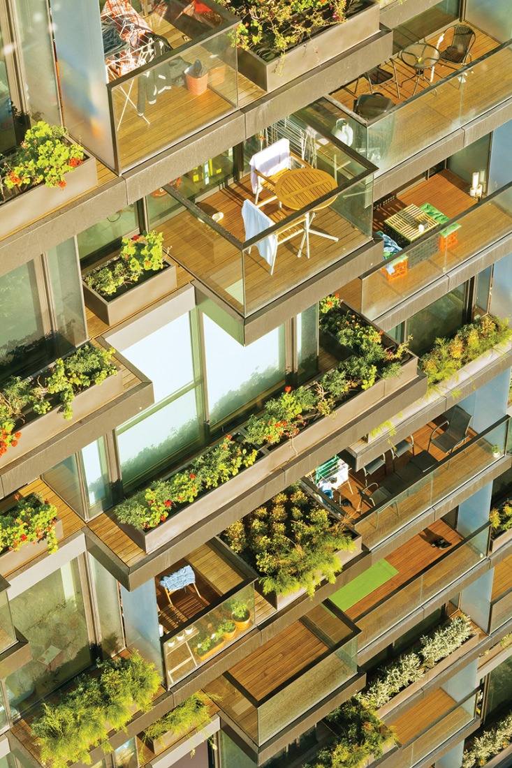 Best Sustainable Development of the Year & Overall Winner Ateliers Jean Nouvel and PTW Architects, One Central Park, Sydney, Australia.Image courtesy of LEAF Awards. 