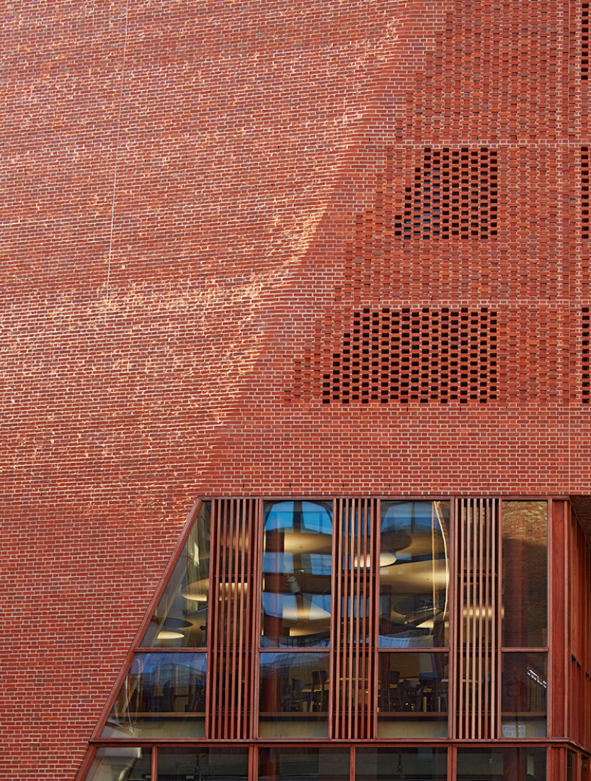 Public Building of the Year O'Donnell + Tuomey / London School of Economics and Political Science, Saw Swee Hock Student Centre, London, UK. Image courtesy of LEAF Awards.