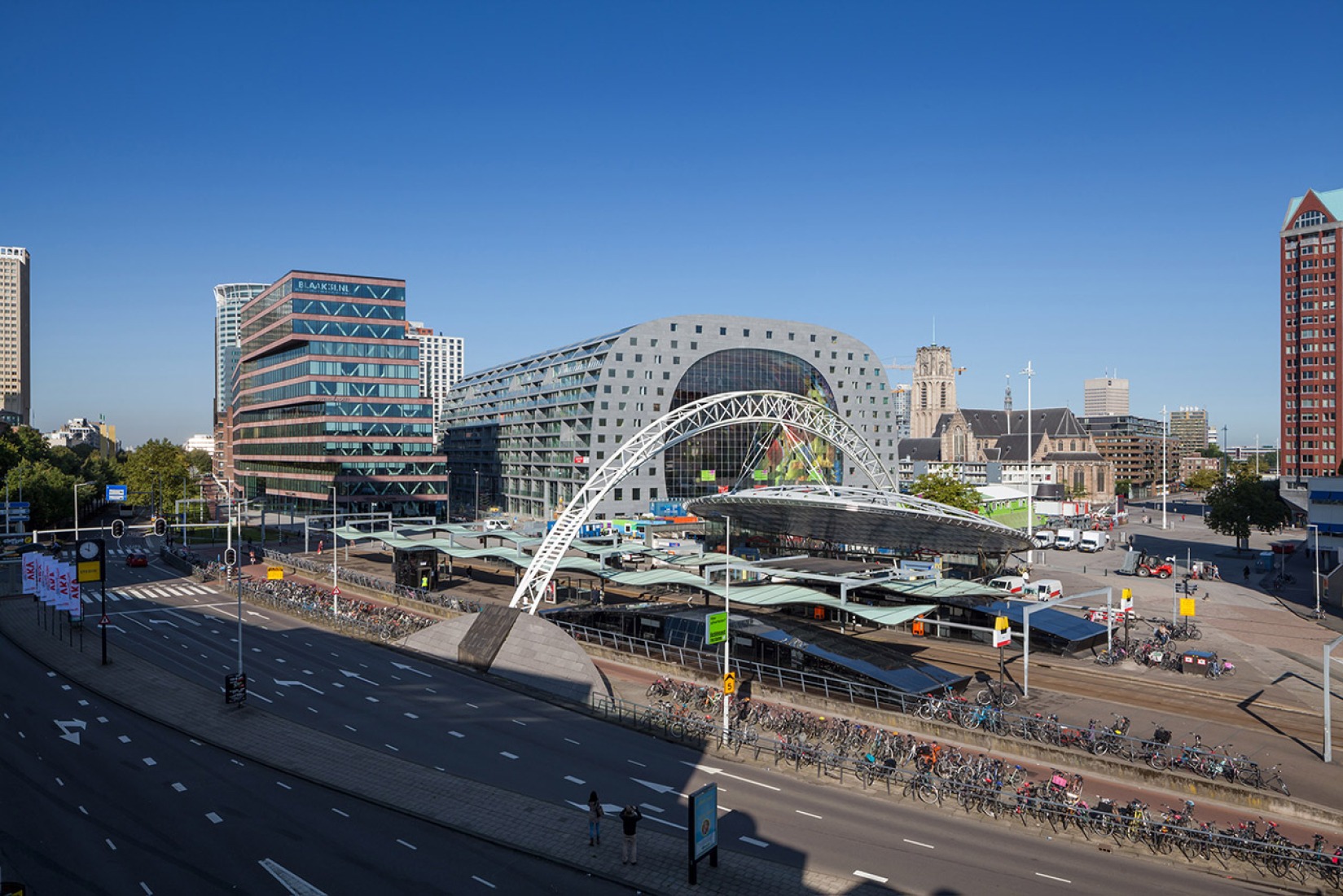 Exterior view. Markthal Rotterdam by MVRDV. Image © Daria Scagliola+Stijn Brakkee. Courtesy of Markthal Rotterdam.
