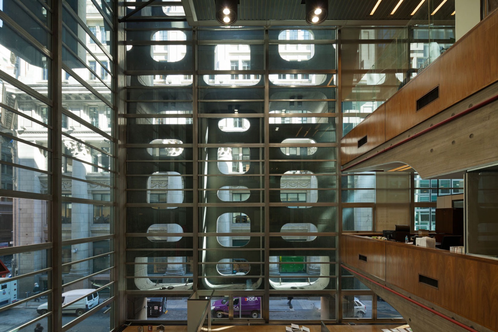 Interior view. Bank of London by Clorindo Testa and SEPRA. Photography ©Federico Cairoli.