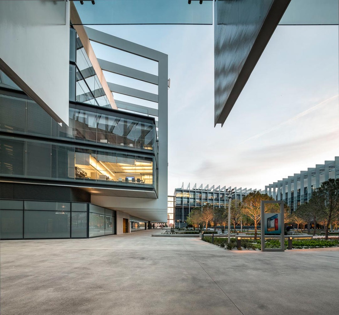 Campus Repsol in Madrid, by Rafael de La-Hoz Arquitectos. Photography © Filippo Poli.