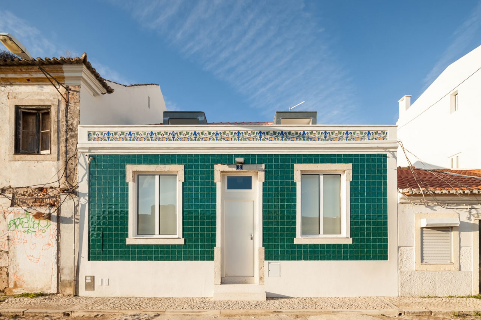 Exterior view. Terras 8 house by Colectivo CAIS. Photography © Francisco Nogueira.