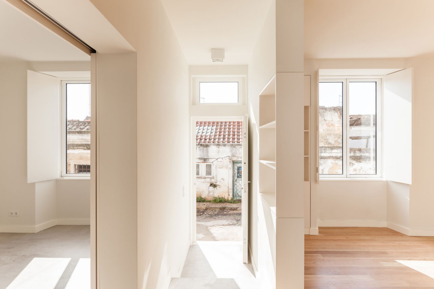 Inside view. Terras 8 house by Colectivo CAIS. Photography © Francisco Nogueira.