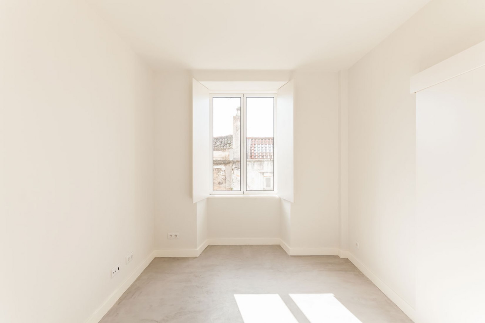 Inside view. Terras 8 house by Colectivo CAIS. Photography © Francisco Nogueira.