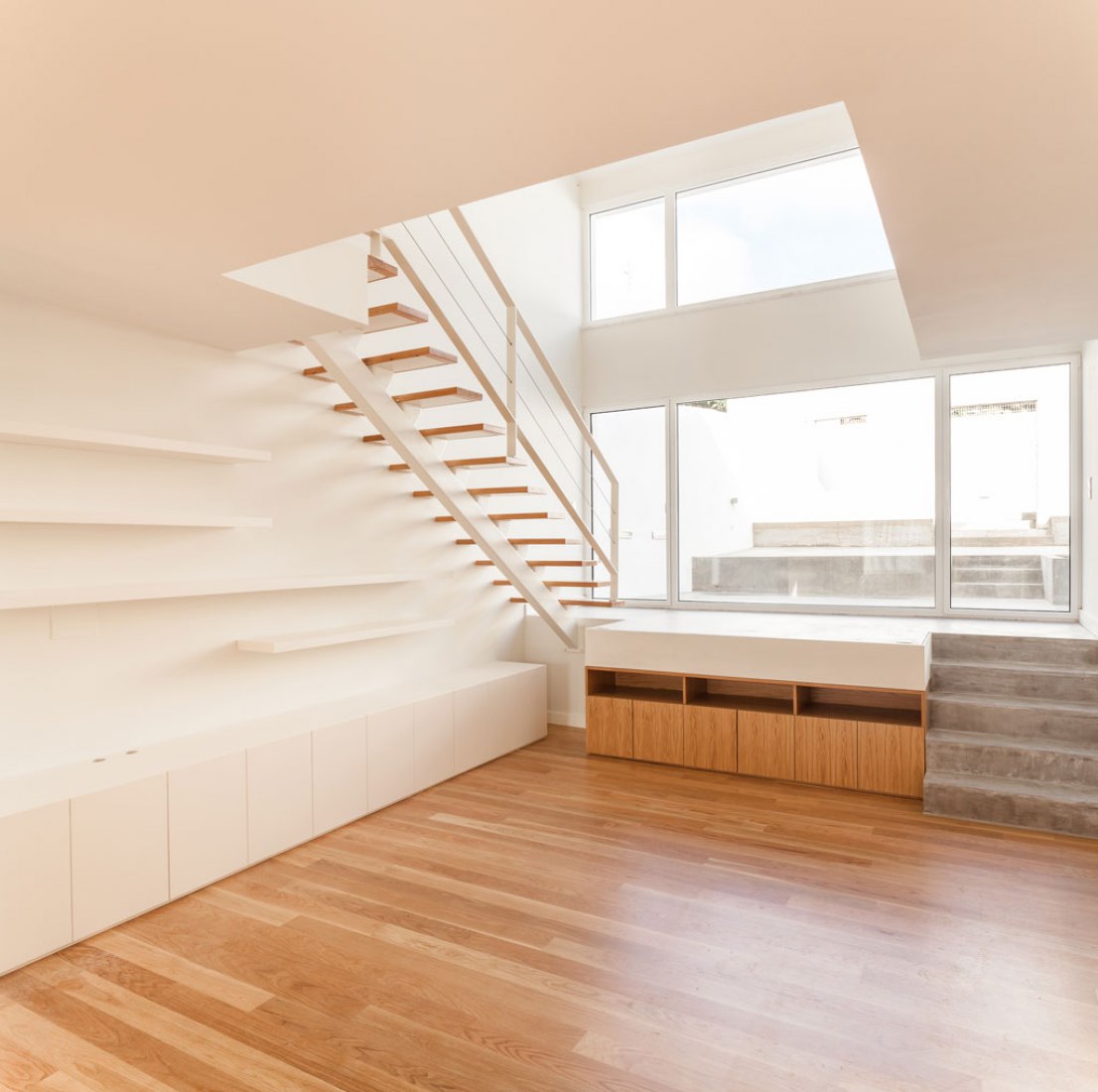 Inside view. Terras 8 house by Colectivo CAIS. Photography © Francisco Nogueira.