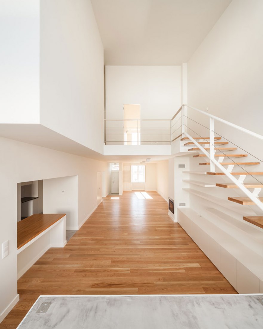 Inside view. Terras 8 house by Colectivo CAIS. Photography © Francisco Nogueira.