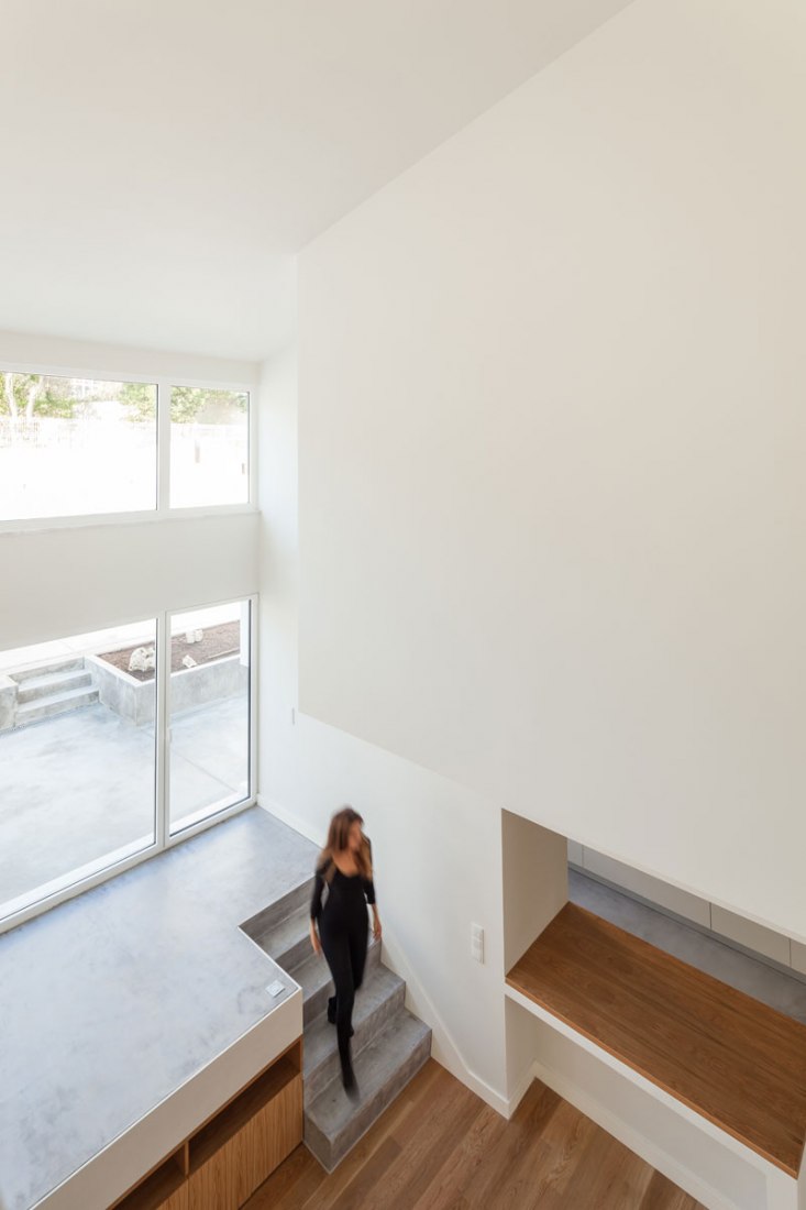 Inside view. Terras 8 house by Colectivo CAIS. Photography © Francisco Nogueira.