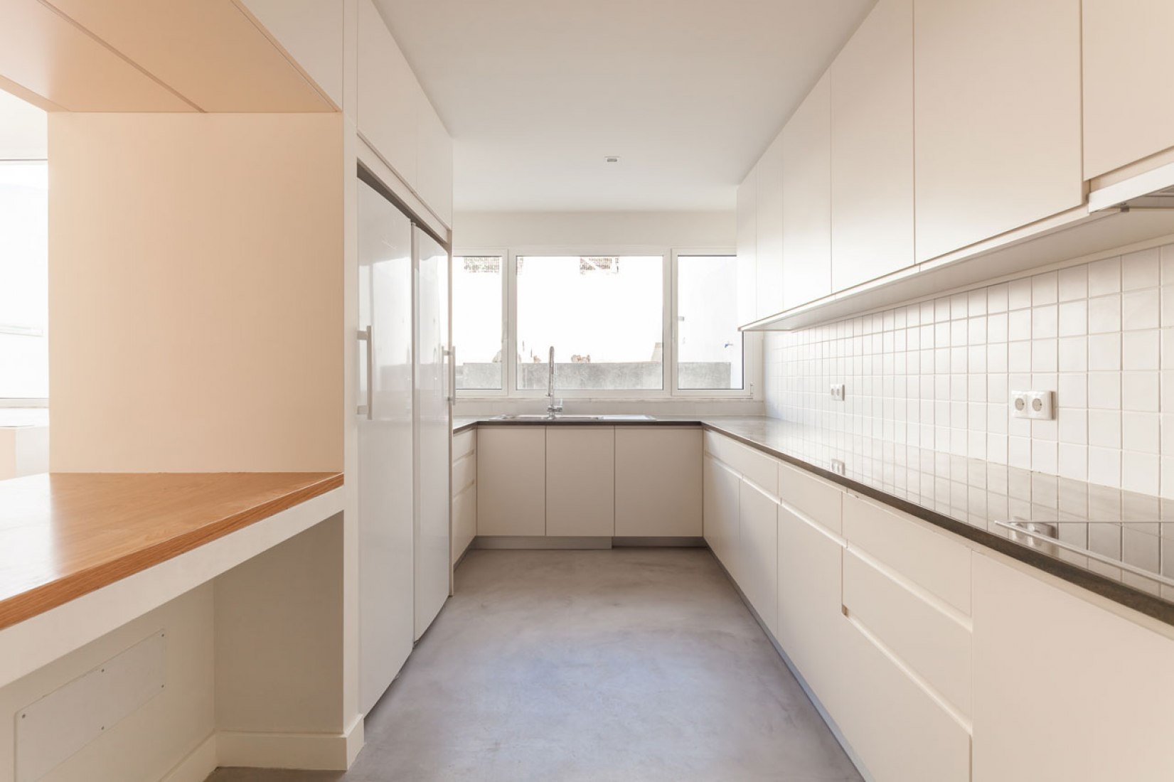 Inside view. Terras 8 house by Colectivo CAIS. Photography © Francisco Nogueira.