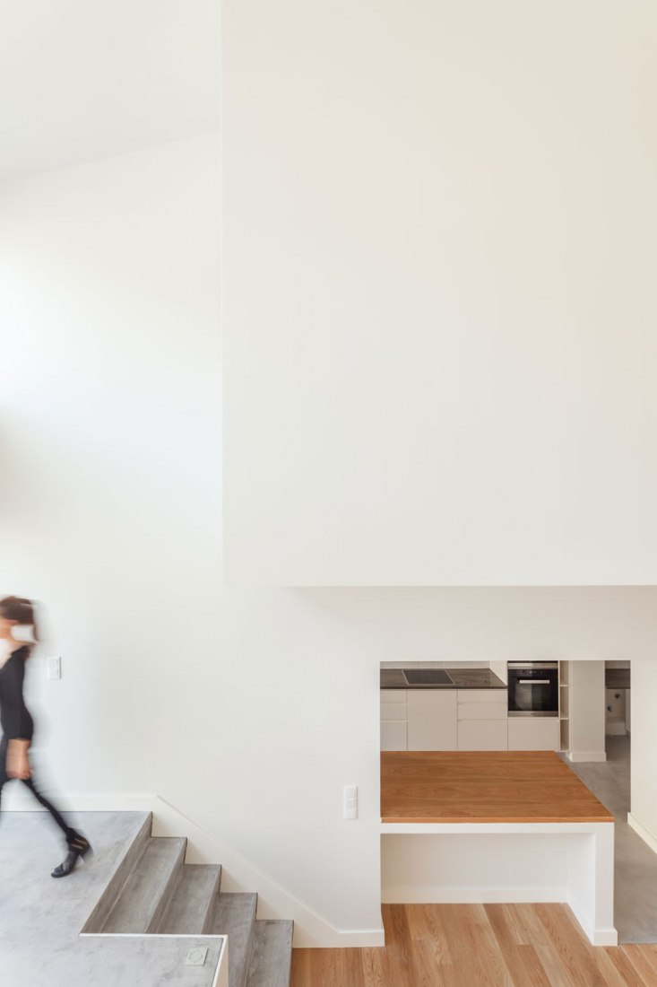 Inside view. Terras 8 house by Colectivo CAIS. Photography © Francisco Nogueira.