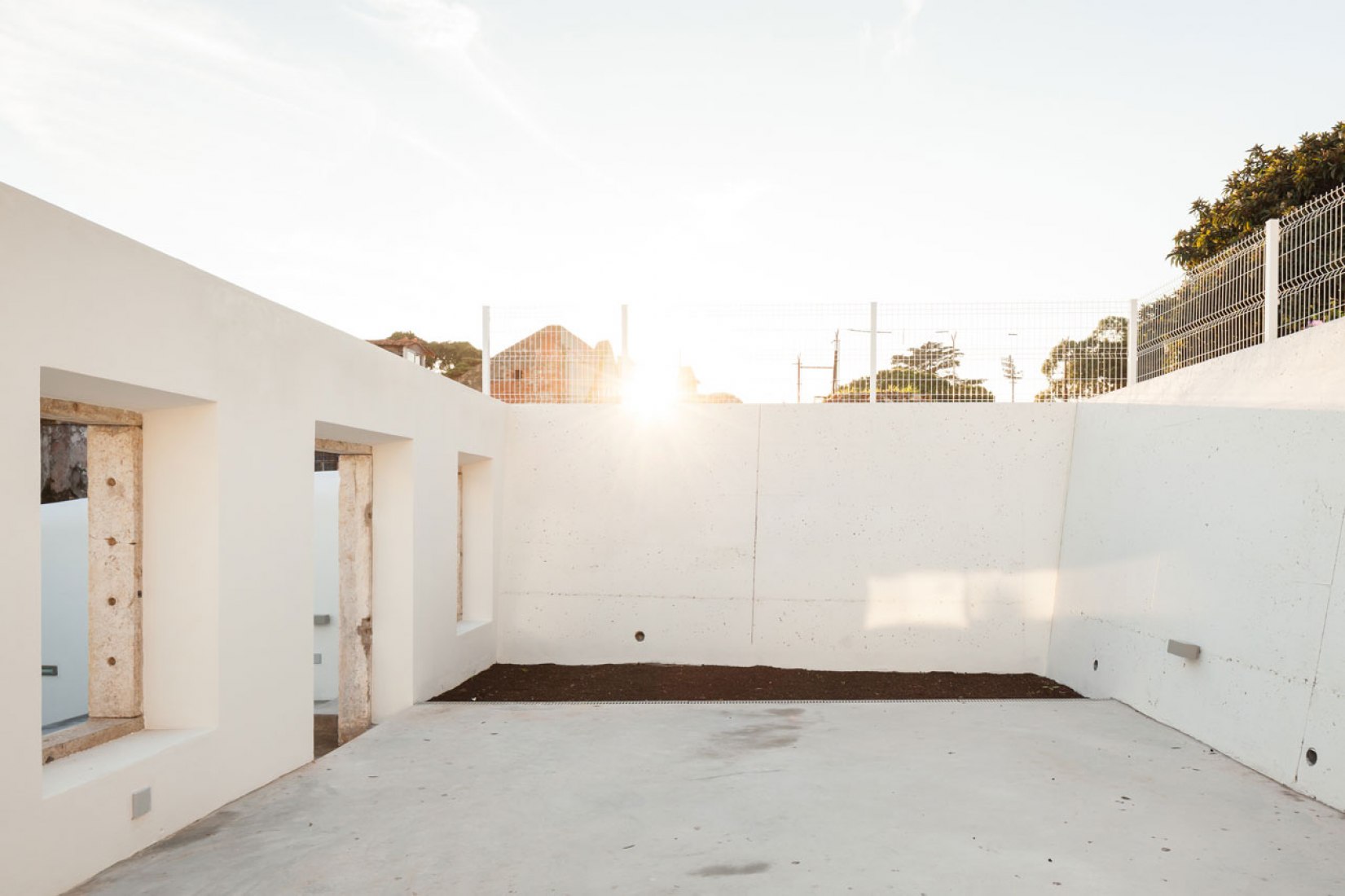 Exterior view. Terras 8 house by Colectivo CAIS. Photography © Francisco Nogueira. 