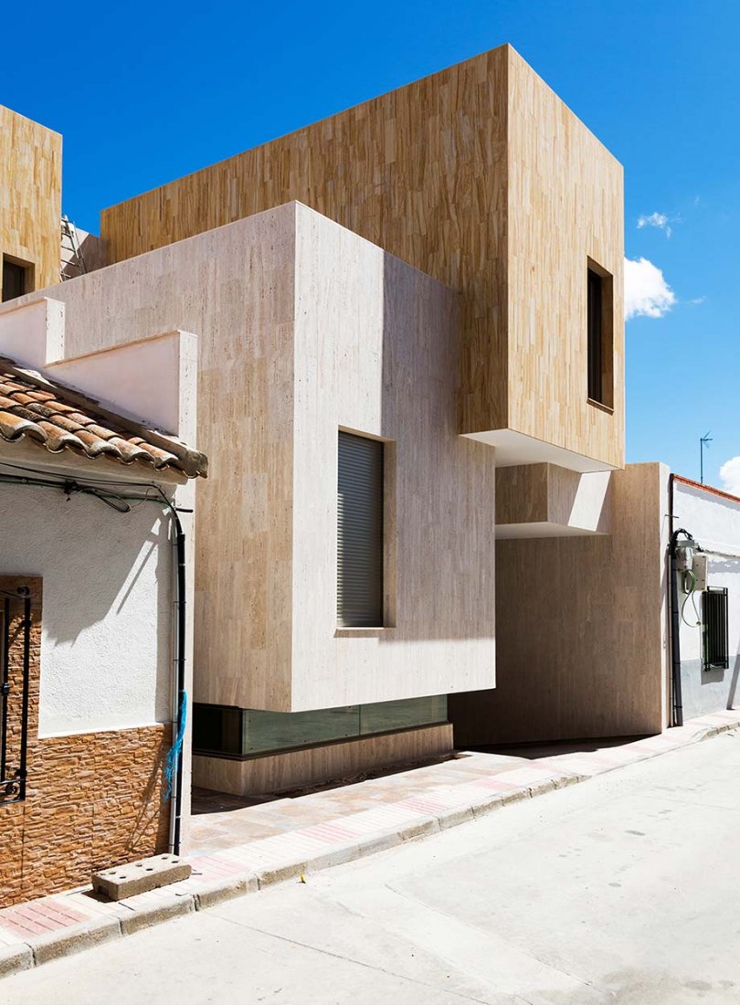 Exterior view. House R+ by OOIIO. Photography © Eugenio H. Vegue and Francisco Sepúlveda.