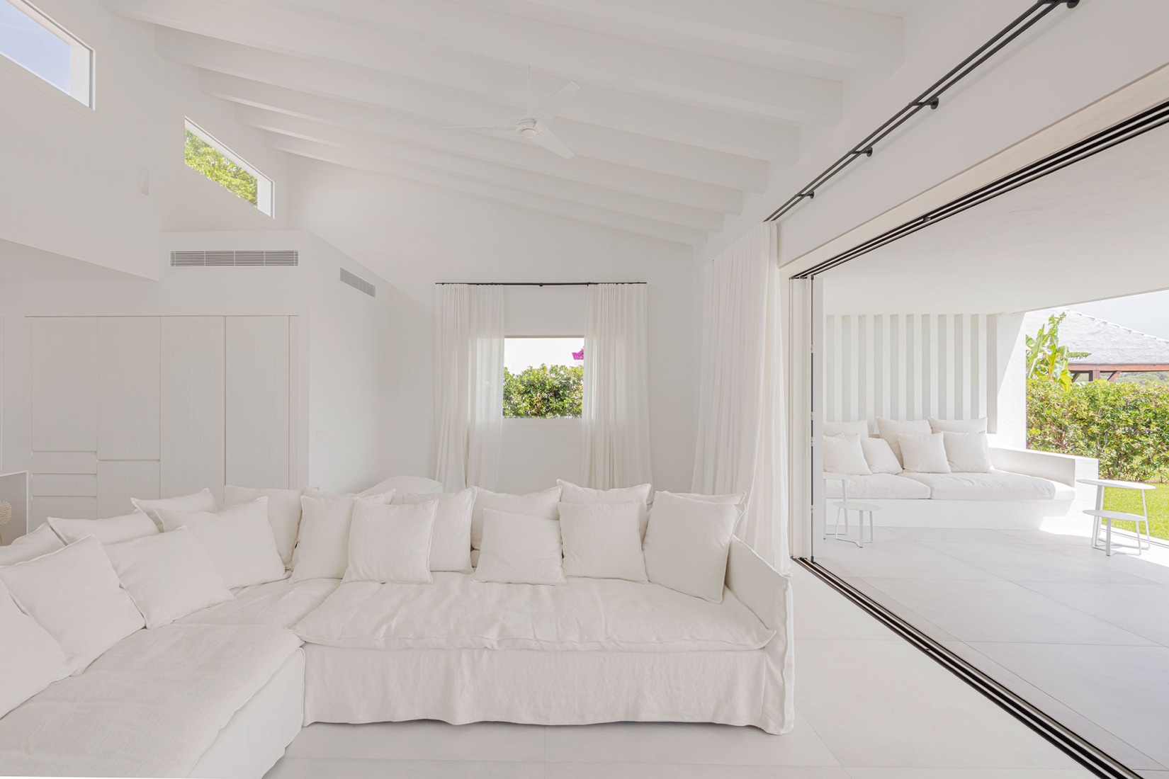 Casa E+E by Gabriel Montañés Arquitecto. Photograph by Adrià Goula.