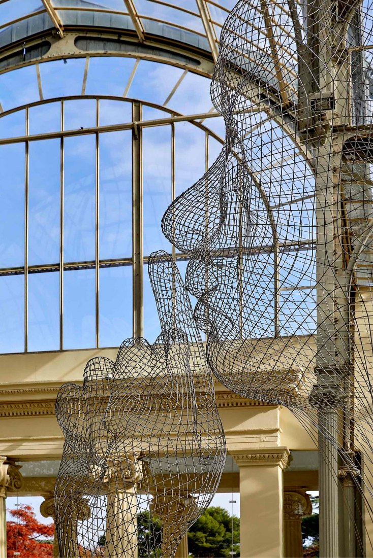 Vista de la exposición "Jaume Plensa. Invisibles", en el Palacio de Cristal, noviembre 2018, Museo Nacional Centro de Arte Reina Sofía. Fotografía por Joaquín Cortés/Román Lores. Archivo fotográfico del MNCARS