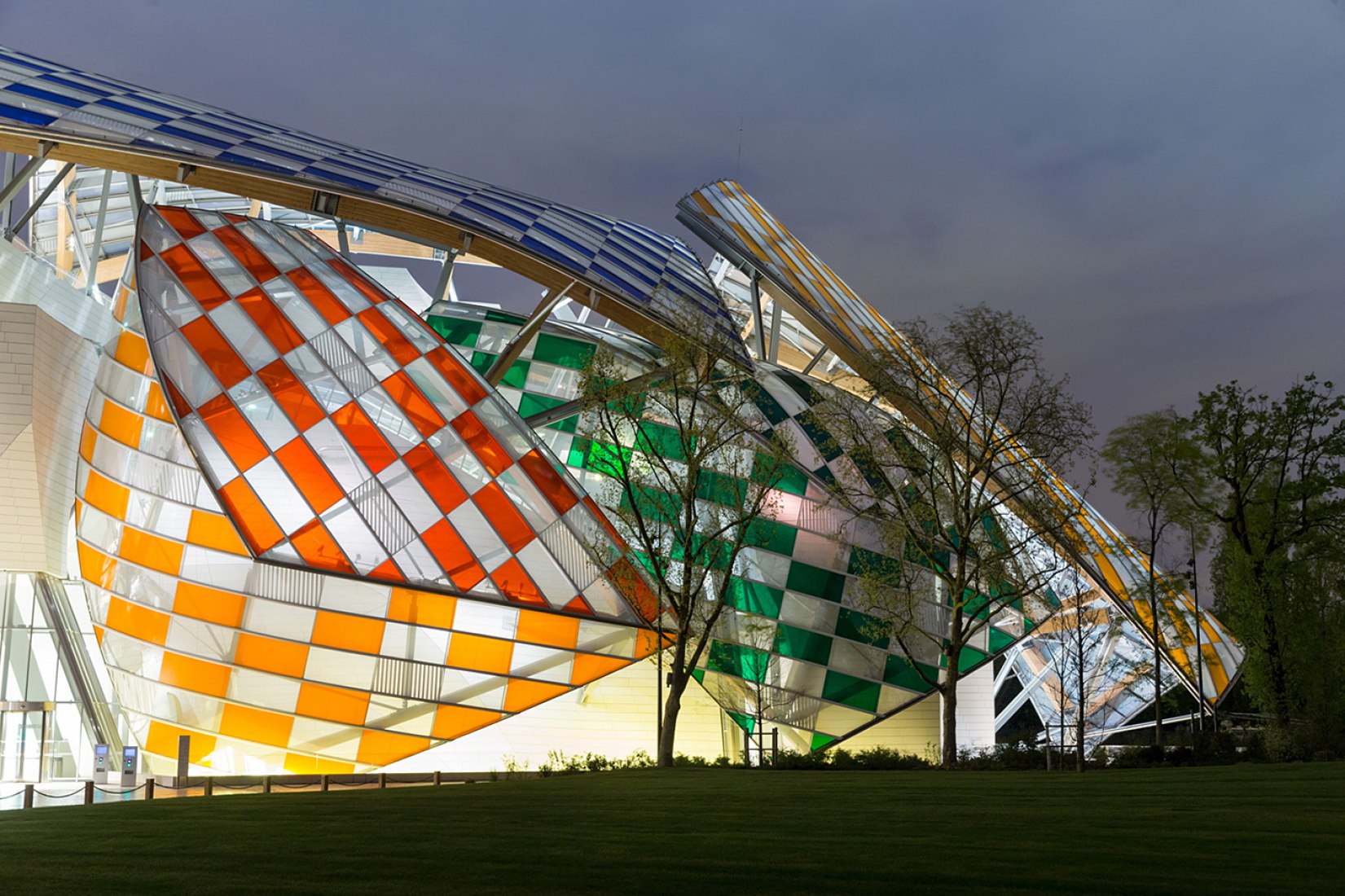 Una colorida intervención de Daniel Buren en la Fundación Louis Vuitton