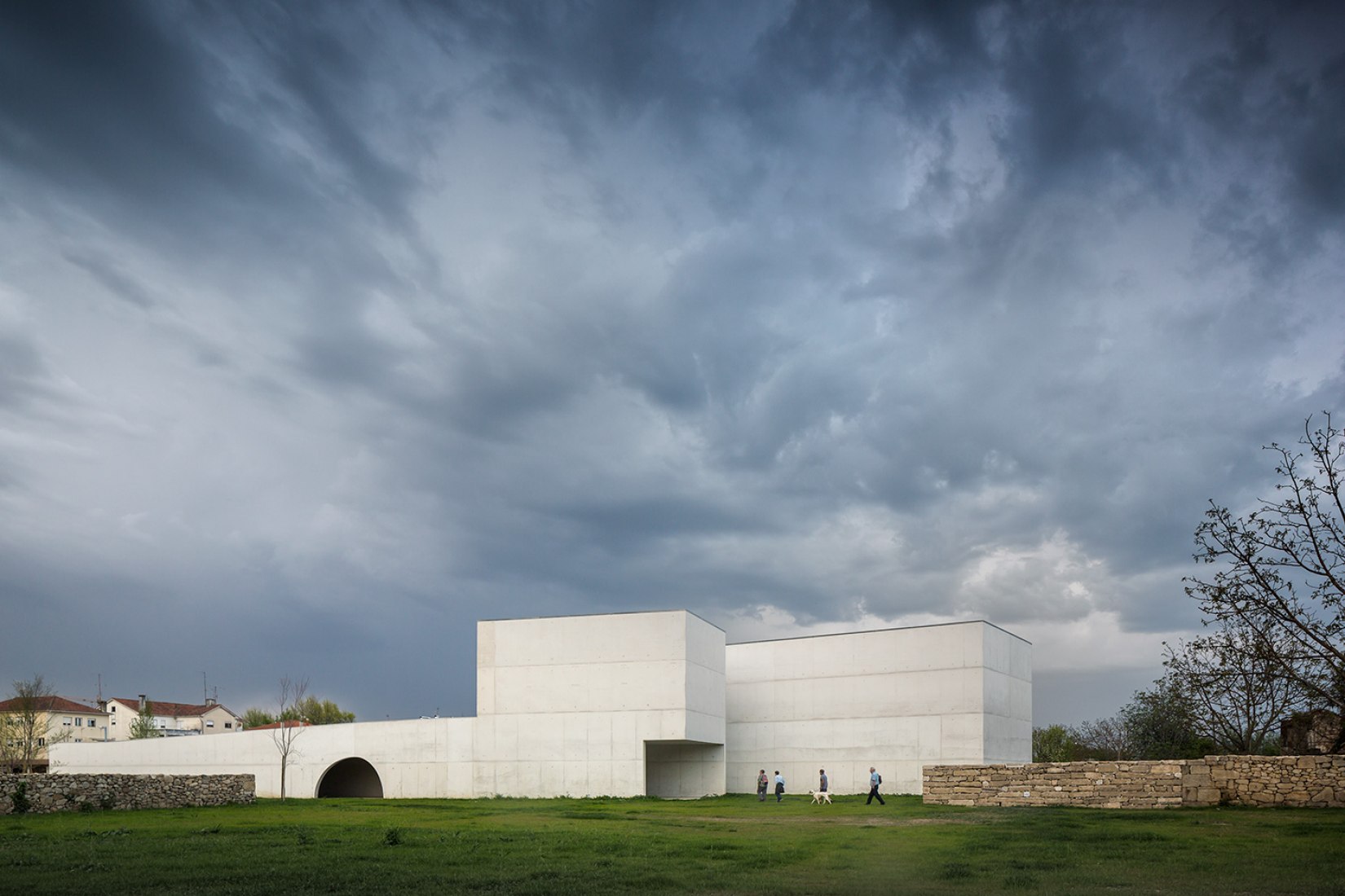 Exterior view. Museum of Contemporary Art Nadir Afonso by Álvaro Siza. Photography courtesy of FG+SG © Fernando Guerra.