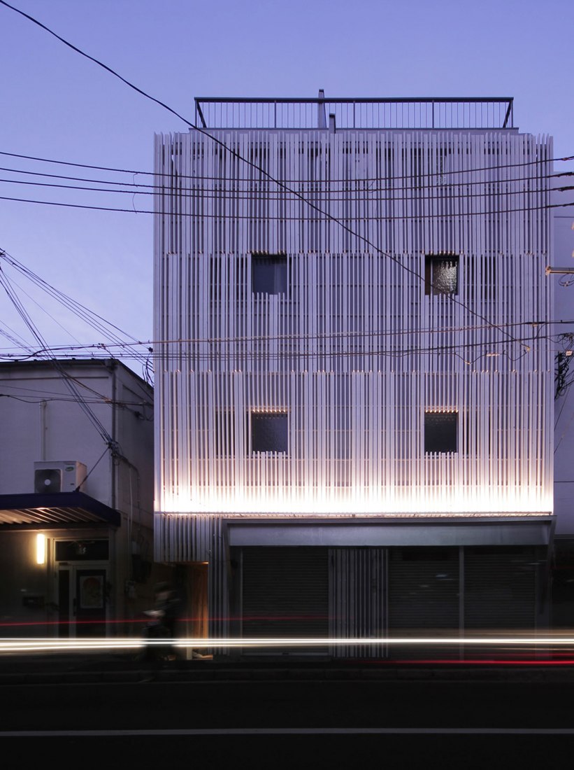 Vista exterior. Casa N STRIPS por Jun Murata. Fotografía © Jun Murata.