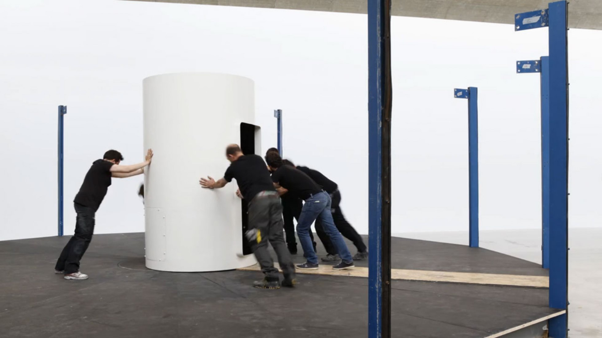 Video screenshot. Total filling station by Jean Prouvé. 