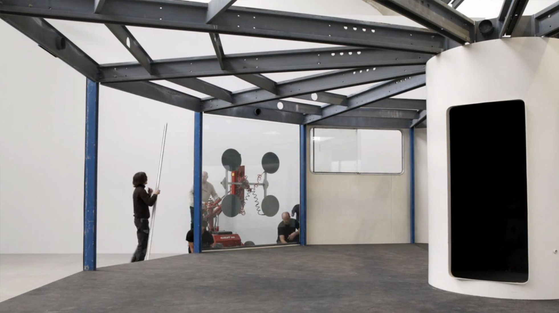 Video screenshot. Total filling station by Jean Prouvé. 