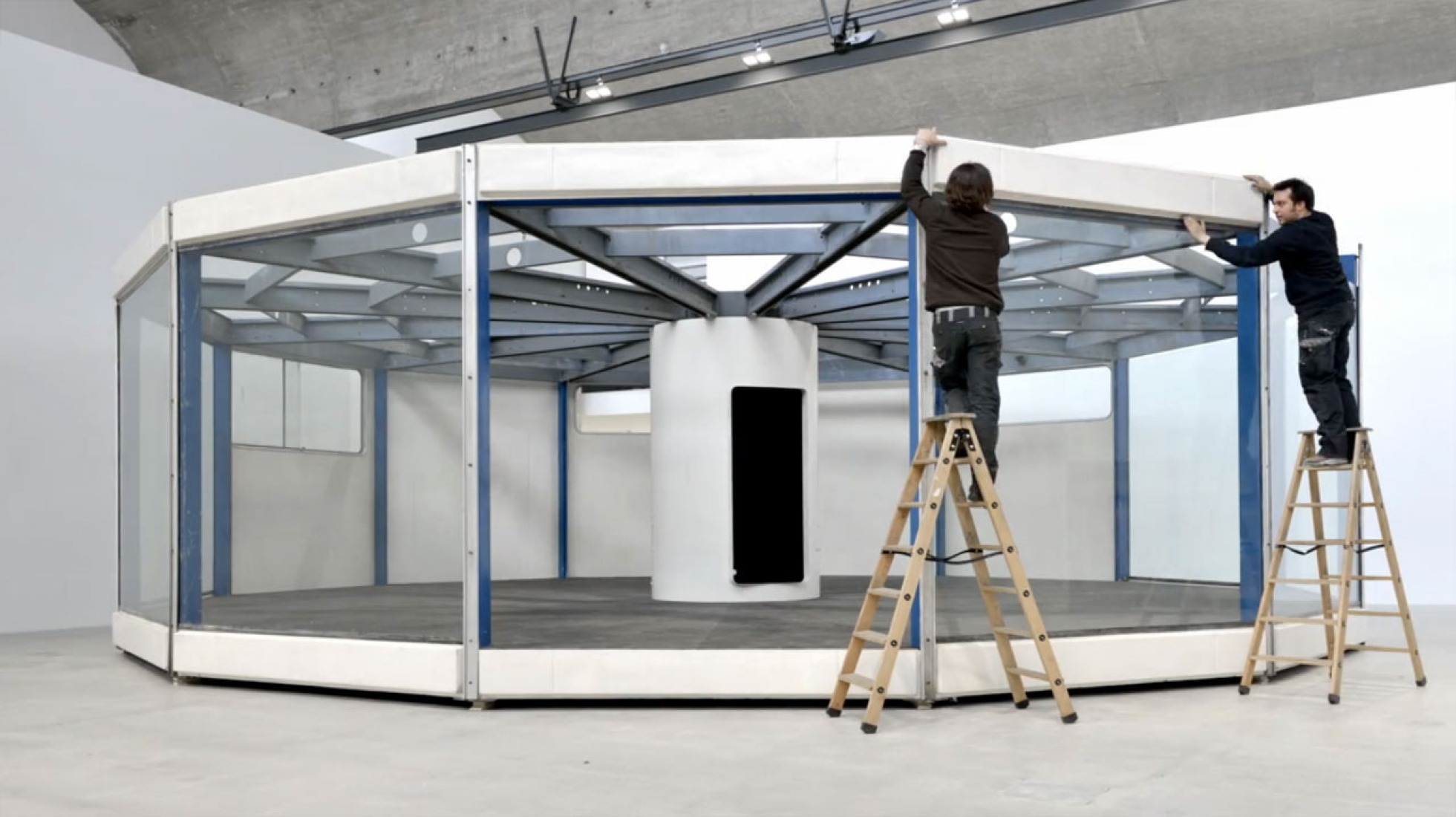 Video screenshot. Total filling station by Jean Prouvé. 