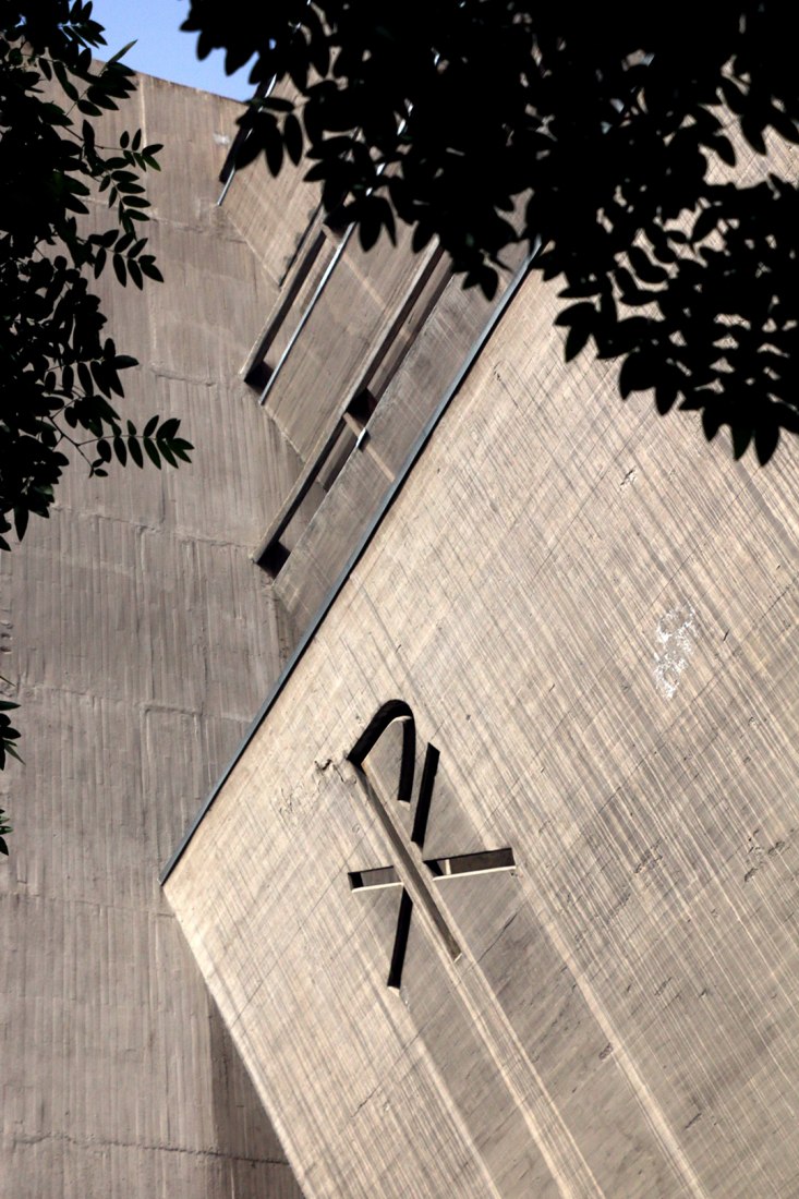 Vista exterior. Nuestra Señora del Rosario de Filipinas por Cecilio Sánchez-Robles Tarín. Fotografía © Elena Gallego / METALOCUS.