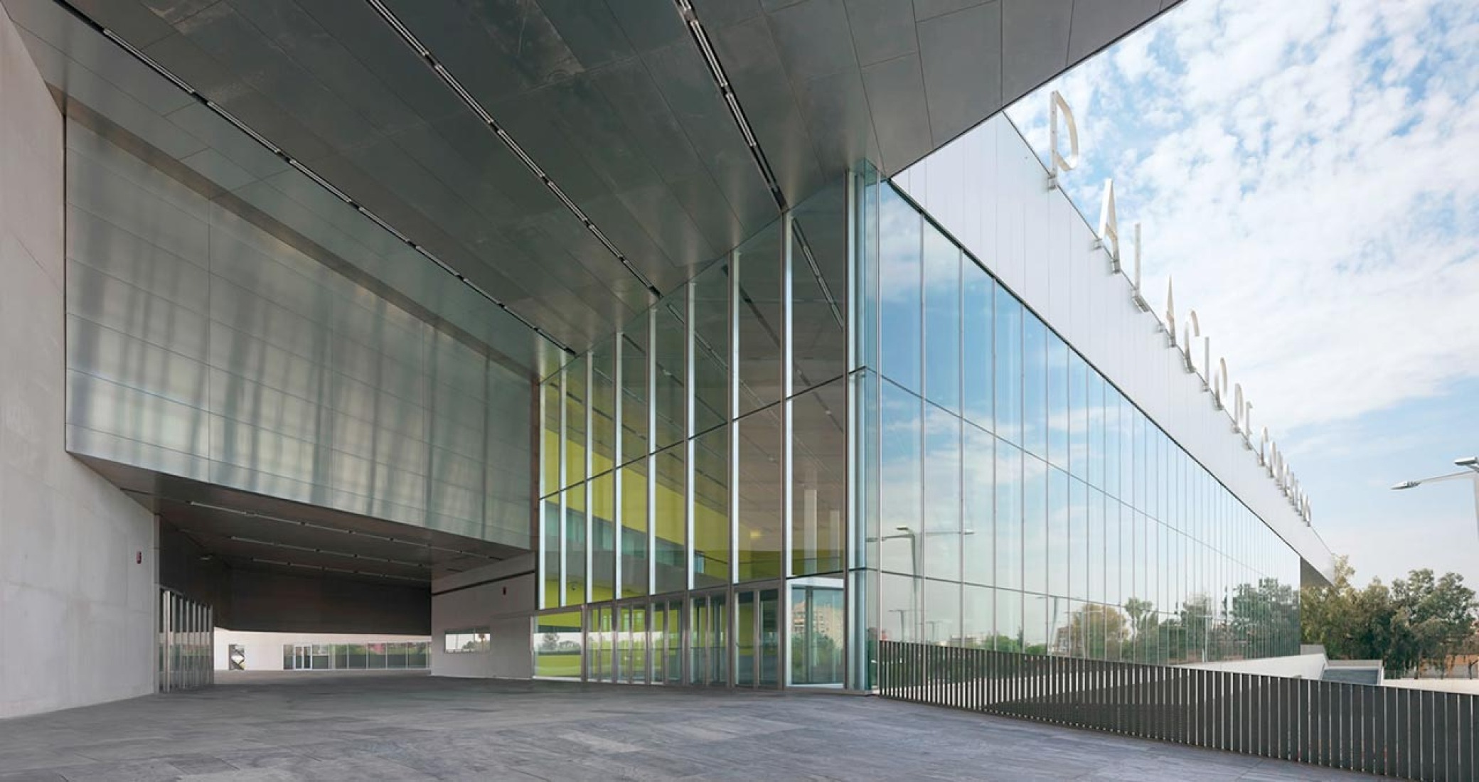 Accesos. Palacio de Congresos de Sevilla por Guillermo Vázquez Consuegra.