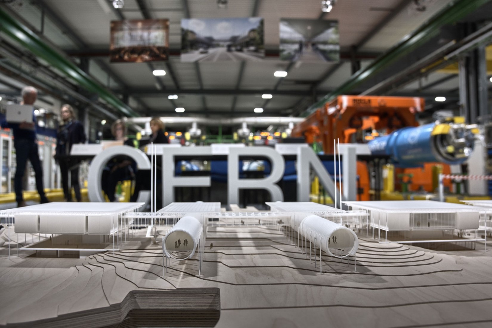 Presentación del proyecto Science Gateway por Renzo Piano. Imagen cortesia de CERN.