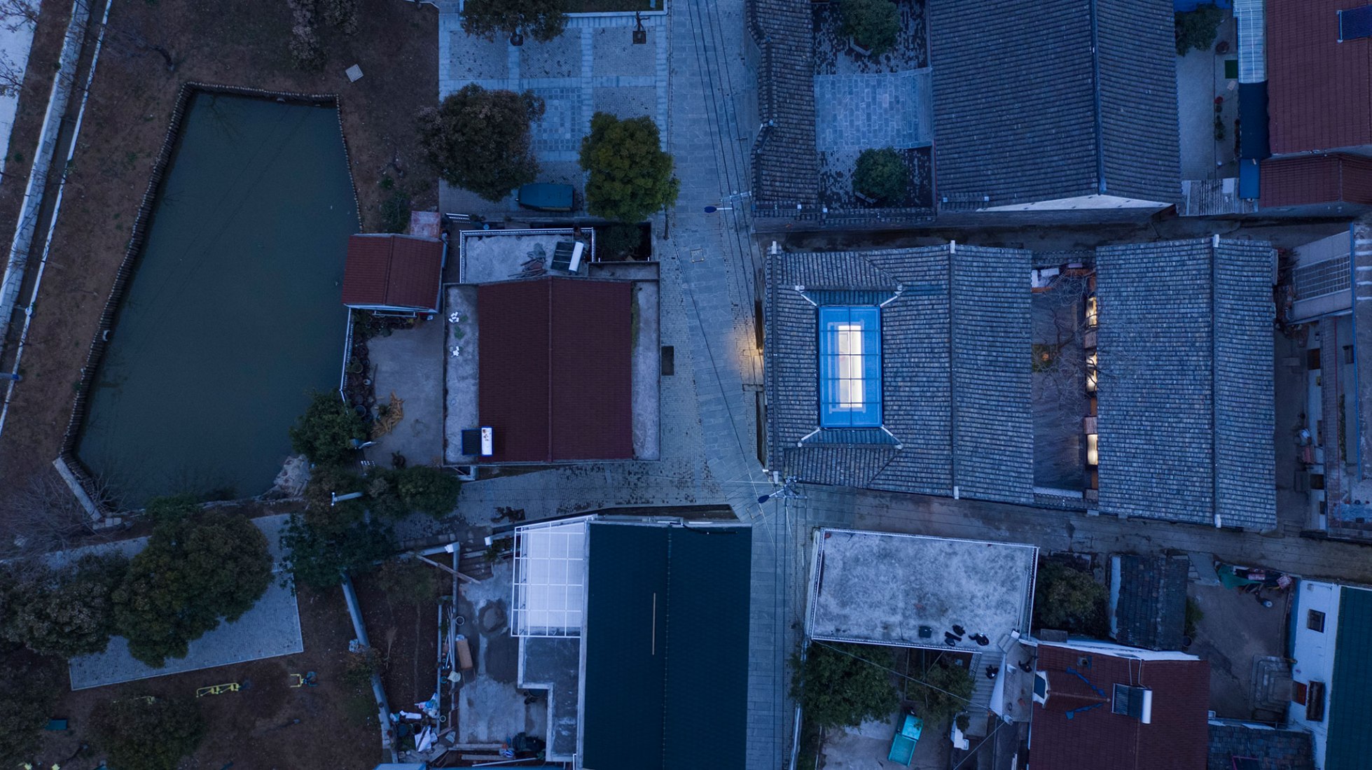 Birds eye view of Jiangshan Library. Jiangshan Fishing Village by Mix Architecture. Photograph by Hou Bowen
