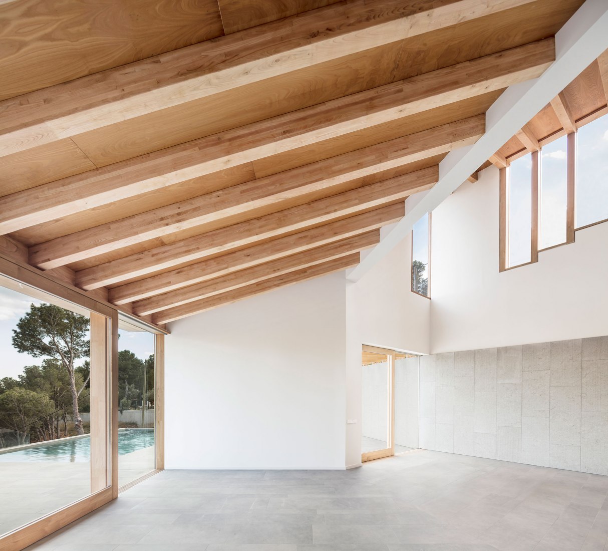 Casa Tamariu por 05AM Arquitectura. Fotografía por Adrià Goula.