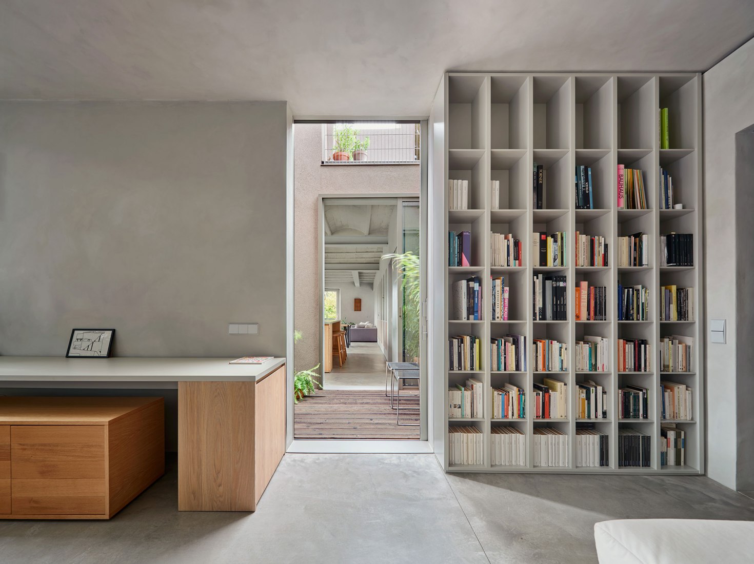 Reforma de una vivienda en Girona por 05 AM arquitectura. Fotografía por José Hevia.