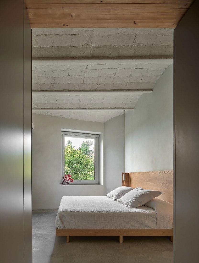 Reforma de una vivienda en Girona por 05 AM arquitectura. Fotografía por José Hevia.