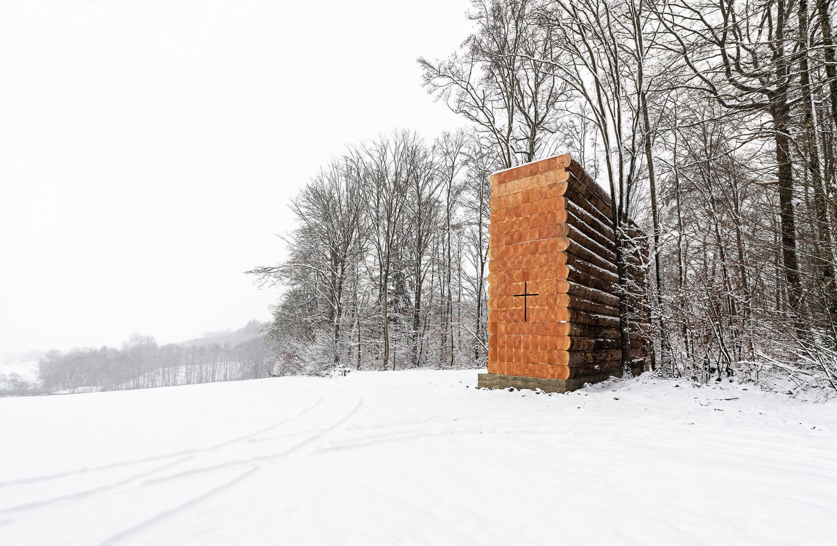 Capilla de madera por John Pawson. Fotografía por Felix Friedmann
