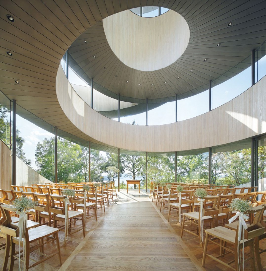 Ribbon Chapel by Hiroshi Nakamura and NAP architects. Photograph by Koji Fujii / Nacasa & Partners Inc.