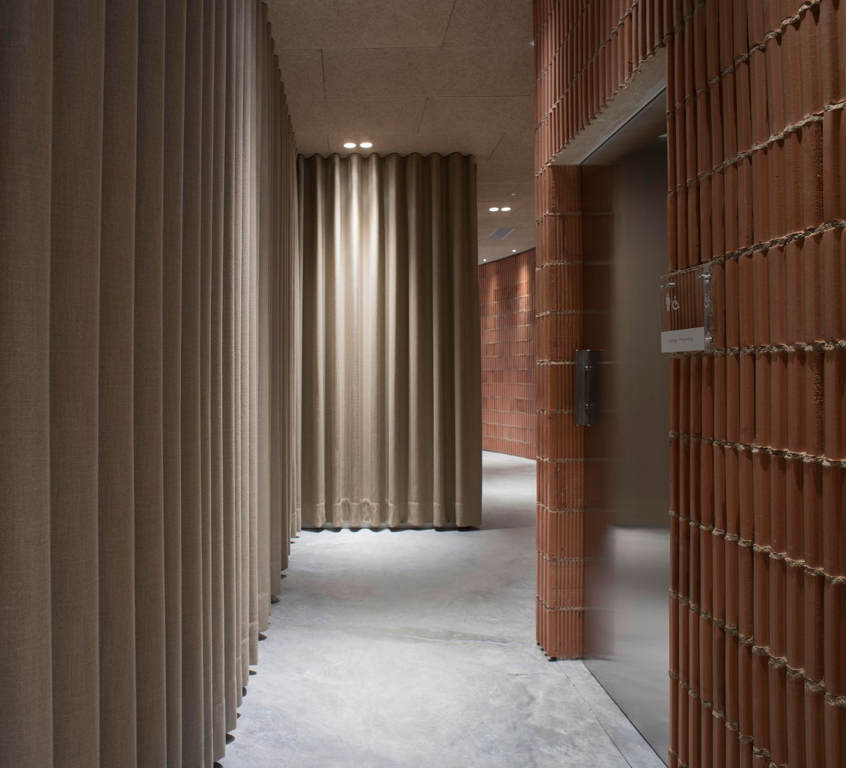 Nueva sede del COAVN por 13_07 arquitectos. Fotografía por Cesar San Millán
