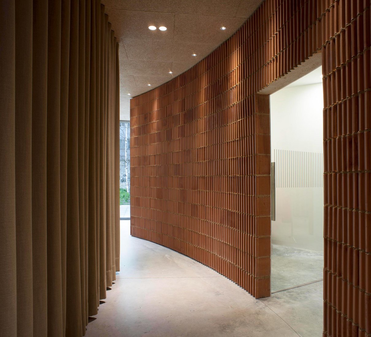 Nueva sede del COAVN por 13_07 arquitectos. Fotografía por Cesar San Millán