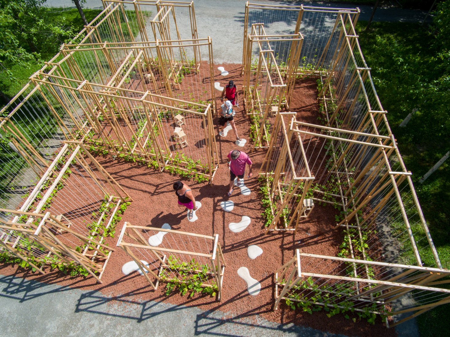 17th International Garden Festival. LA MAISON DE JACQUES by Romy Brosseau, Rosemarie Faille-Faubert, Émilie Gagné-Loranger from Quebec (Quebec) Canada. Photograph © Martin Bond.  Image courtesy of v2com.