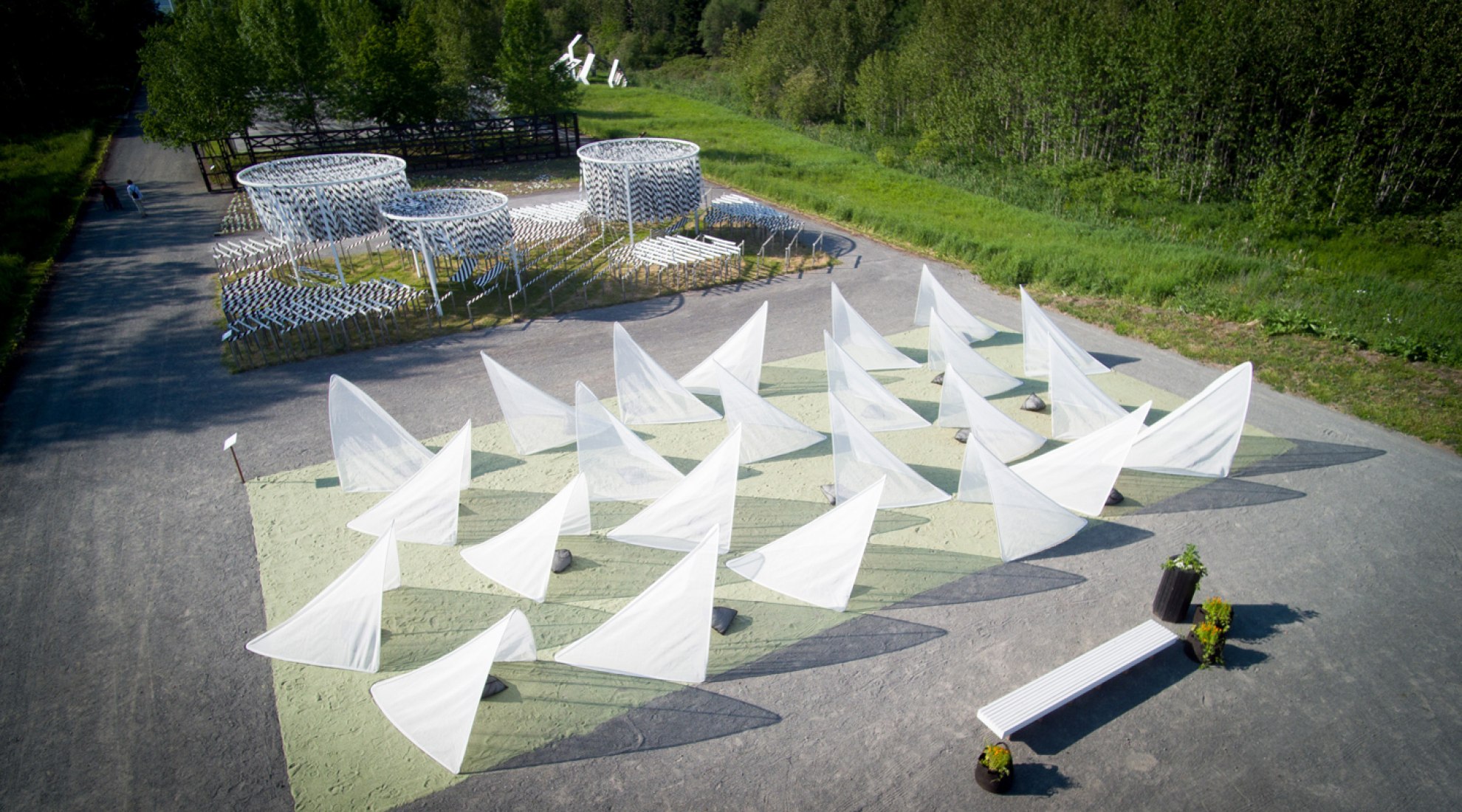 17th International Garden Festival. TiiLT by Sean Radford, Chris Wiebe from Winnipeg (Manitoba) Canada. Photograph © Martin Bond. Image courtesy of v2com.