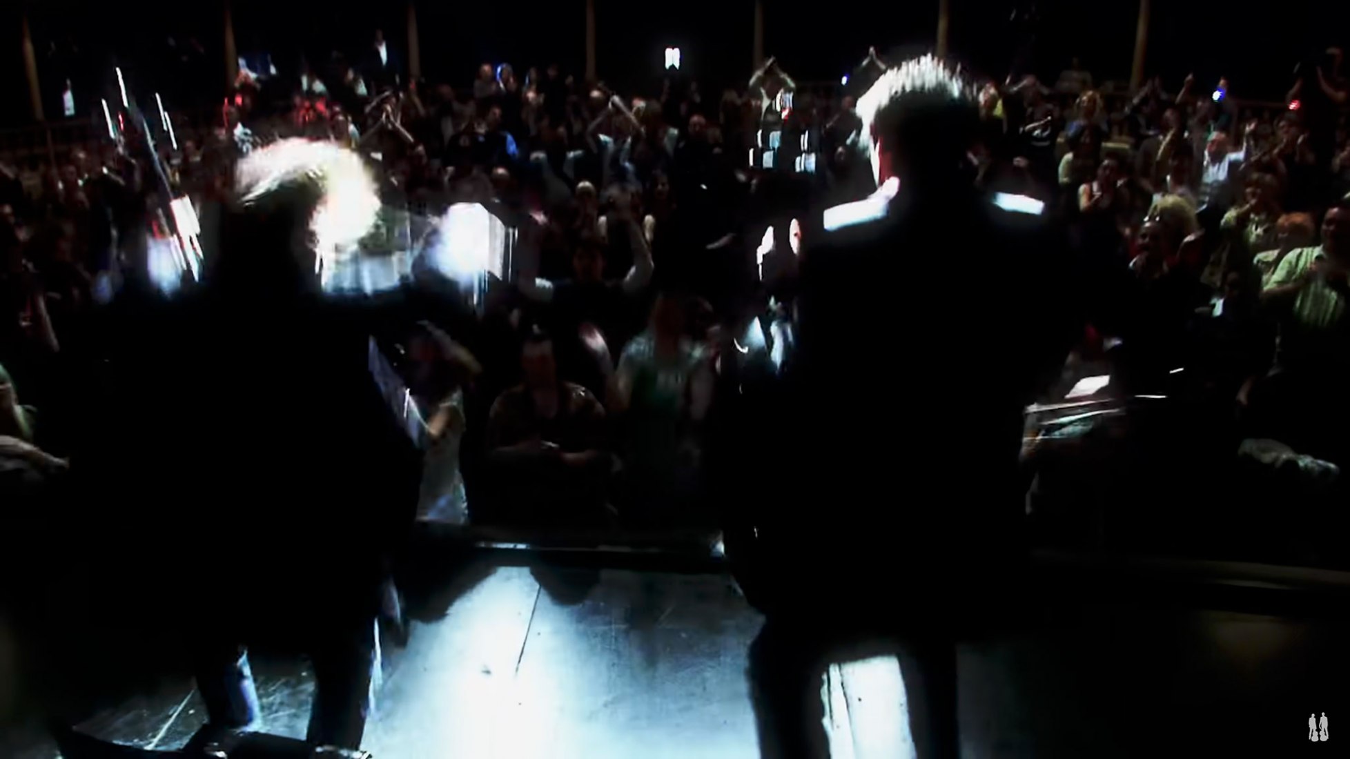 2CELLOS (Sulic & Hauser) - Welcome To The Jungle 
