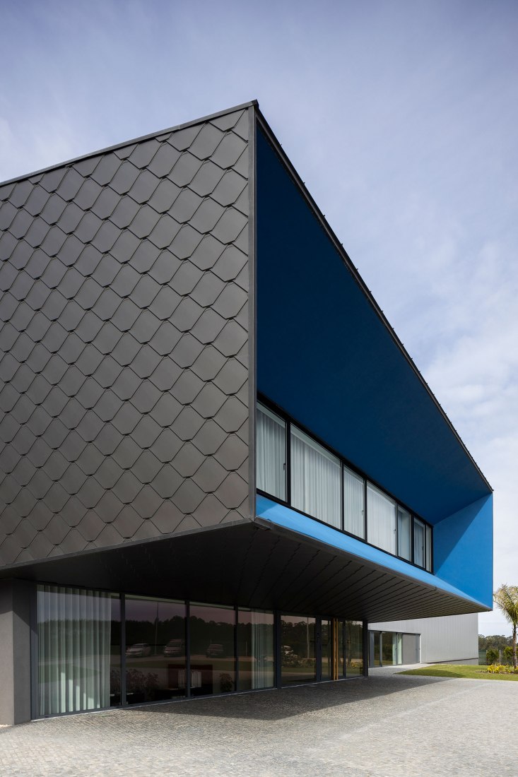 Unidade Industrial Duvalli by 3.14 Arquitectura. Photograph by Ivo Tavares Studio.
