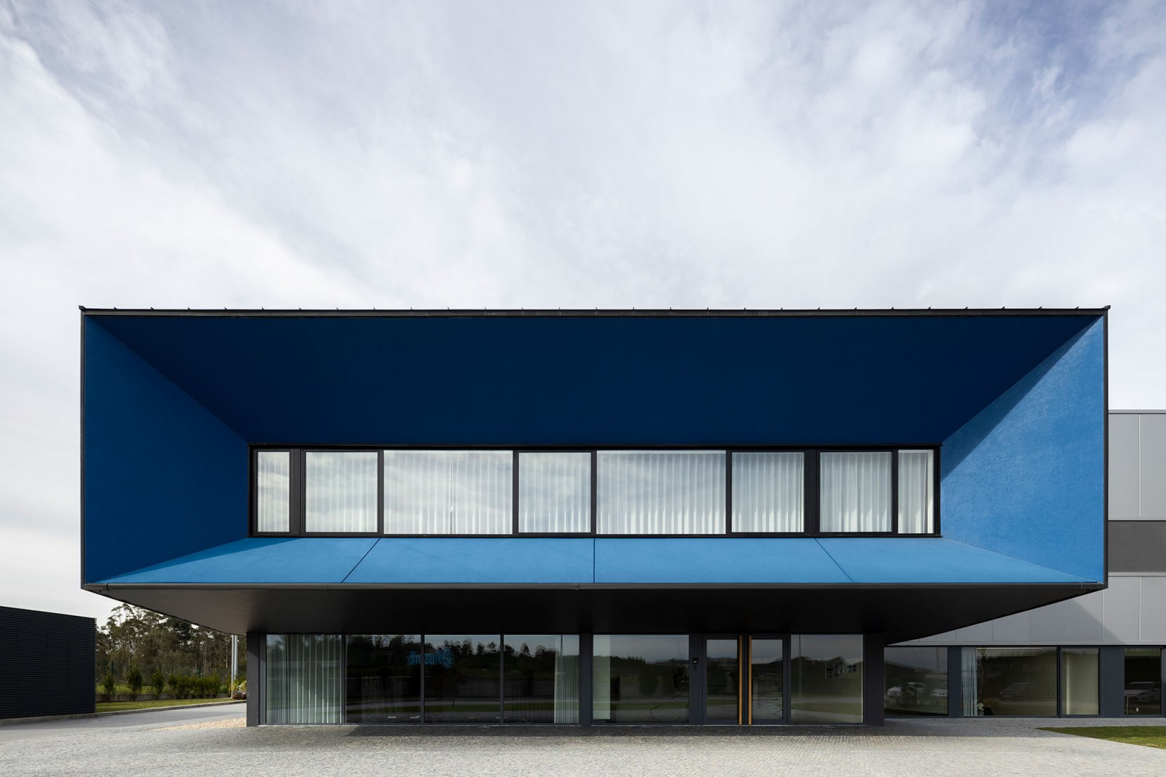 Unidade Industrial Duvalli by 3.14 Arquitectura. Photograph by Ivo Tavares Studio.