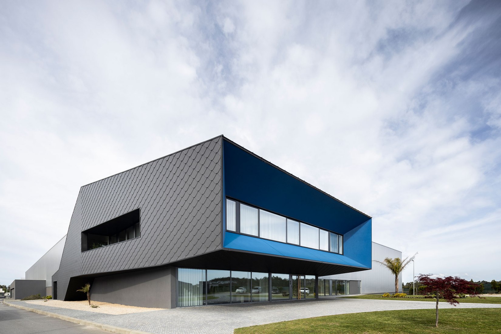 Unidade Industrial Duvalli by 3.14 Arquitectura. Photograph by Ivo Tavares Studio.