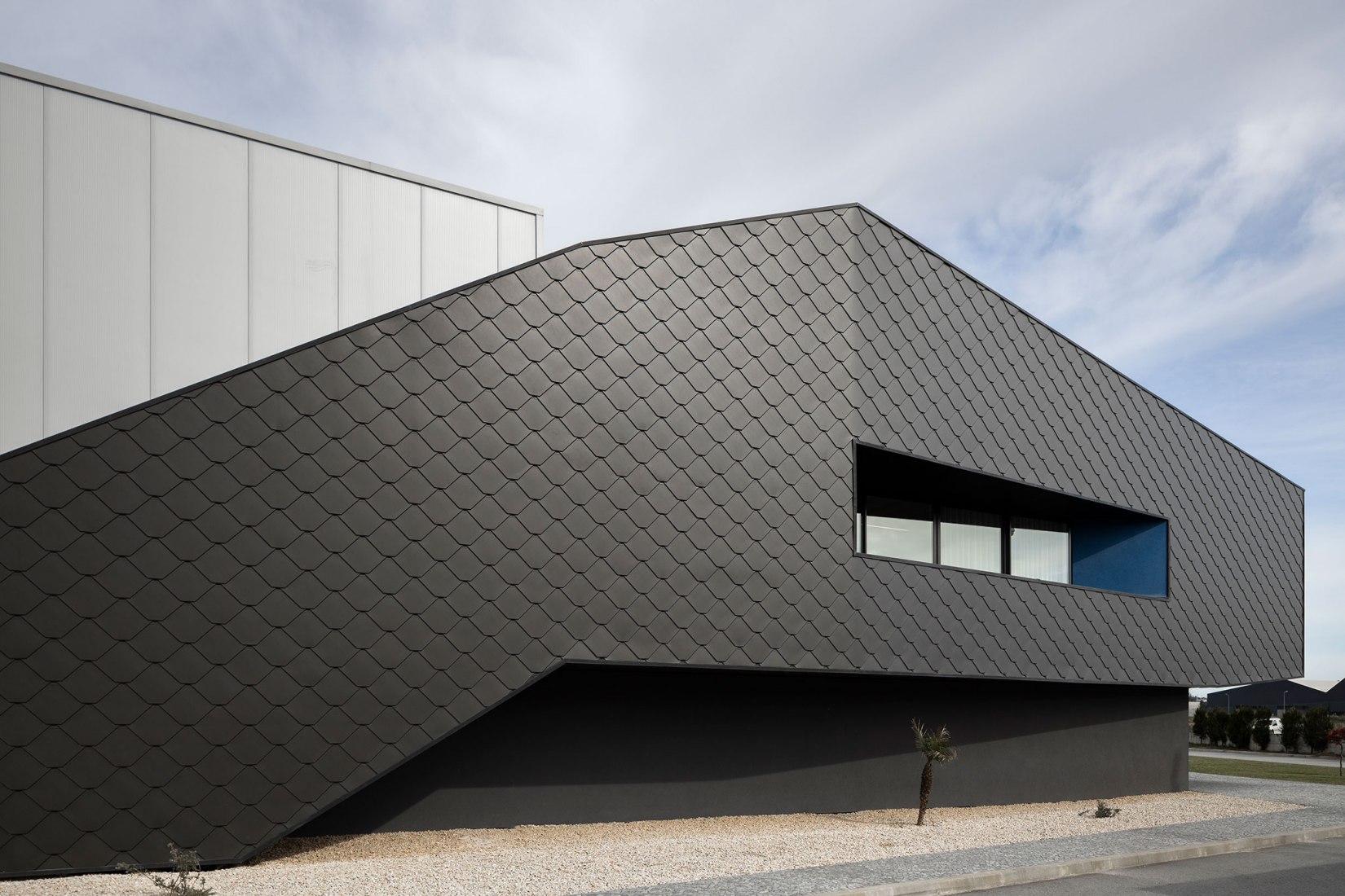 Unidade Industrial Duvalli by 3.14 Arquitectura. Photograph by Ivo Tavares Studio.