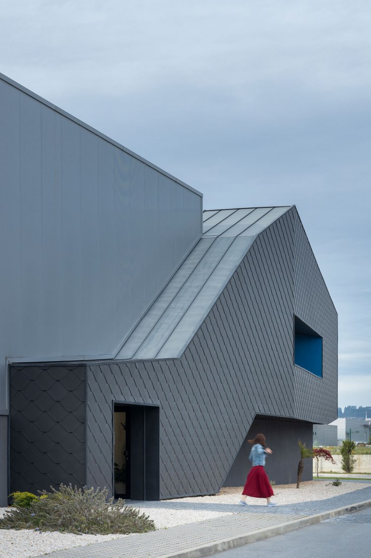 Unidade Industrial Duvalli by 3.14 Arquitectura. Photograph by Ivo Tavares Studio.