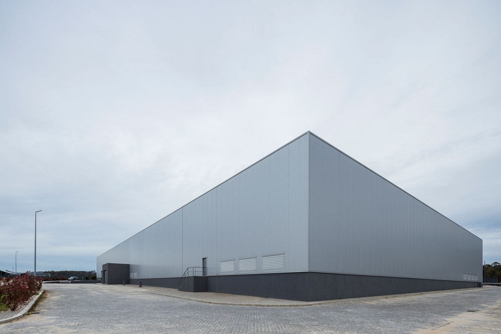 Unidade Industrial Duvalli by 3.14 Arquitectura. Photograph by Ivo Tavares Studio.
