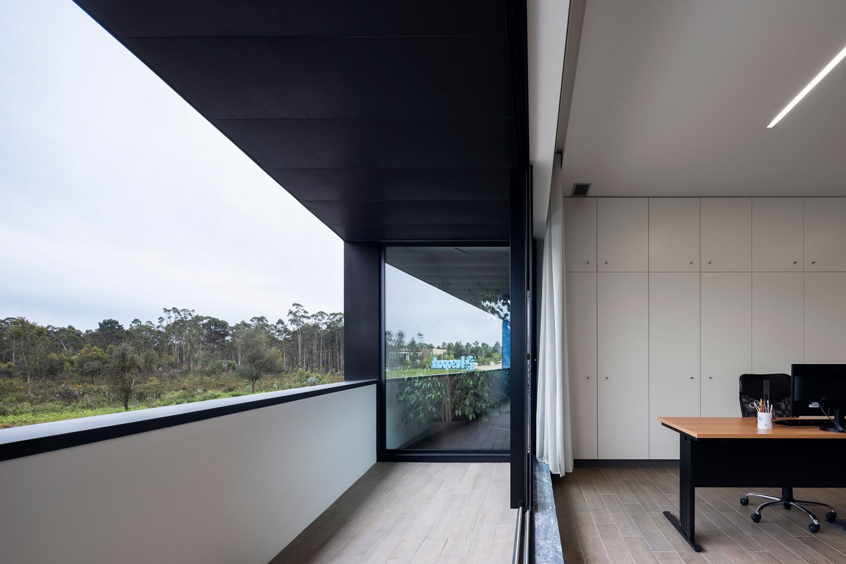 Unidade Industrial Duvalli by 3.14 Arquitectura. Photograph by Ivo Tavares Studio.