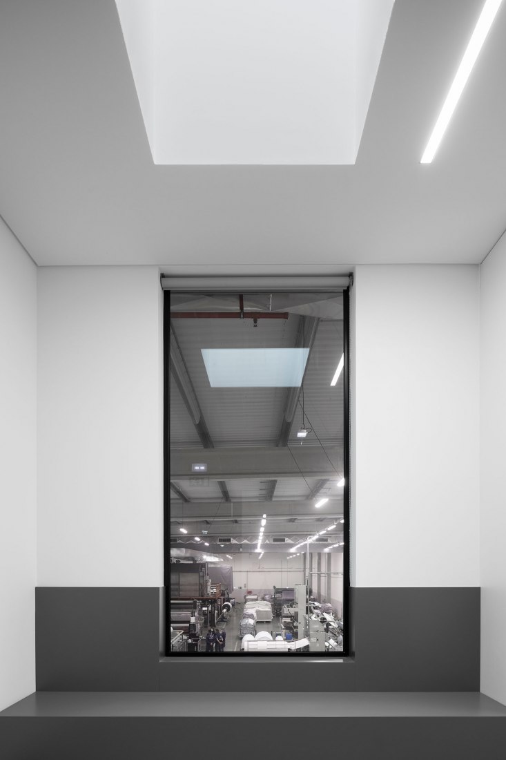 Unidade Industrial Duvalli by 3.14 Arquitectura. Photograph by Ivo Tavares Studio.