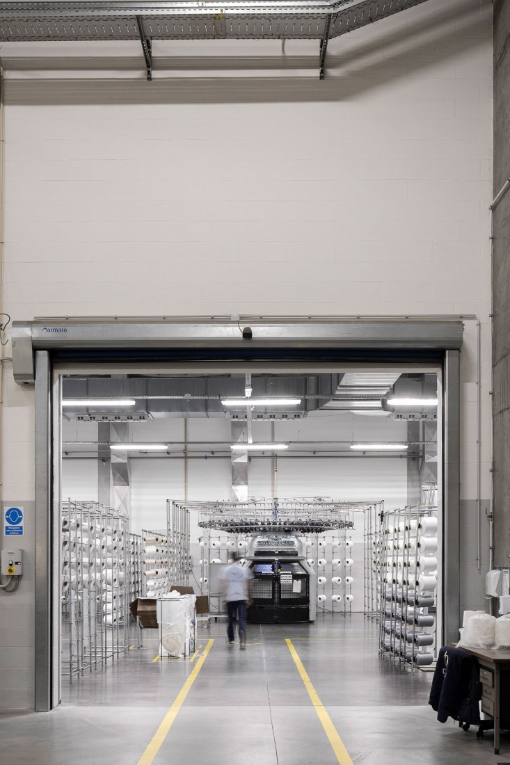 Unidade Industrial Duvalli by 3.14 Arquitectura. Photograph by Ivo Tavares Studio.