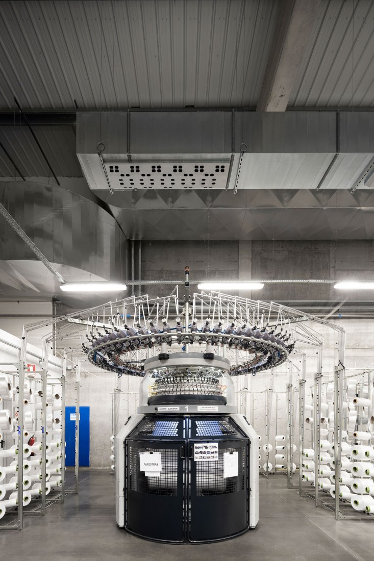 Unidade Industrial Duvalli by 3.14 Arquitectura. Photograph by Ivo Tavares Studio.