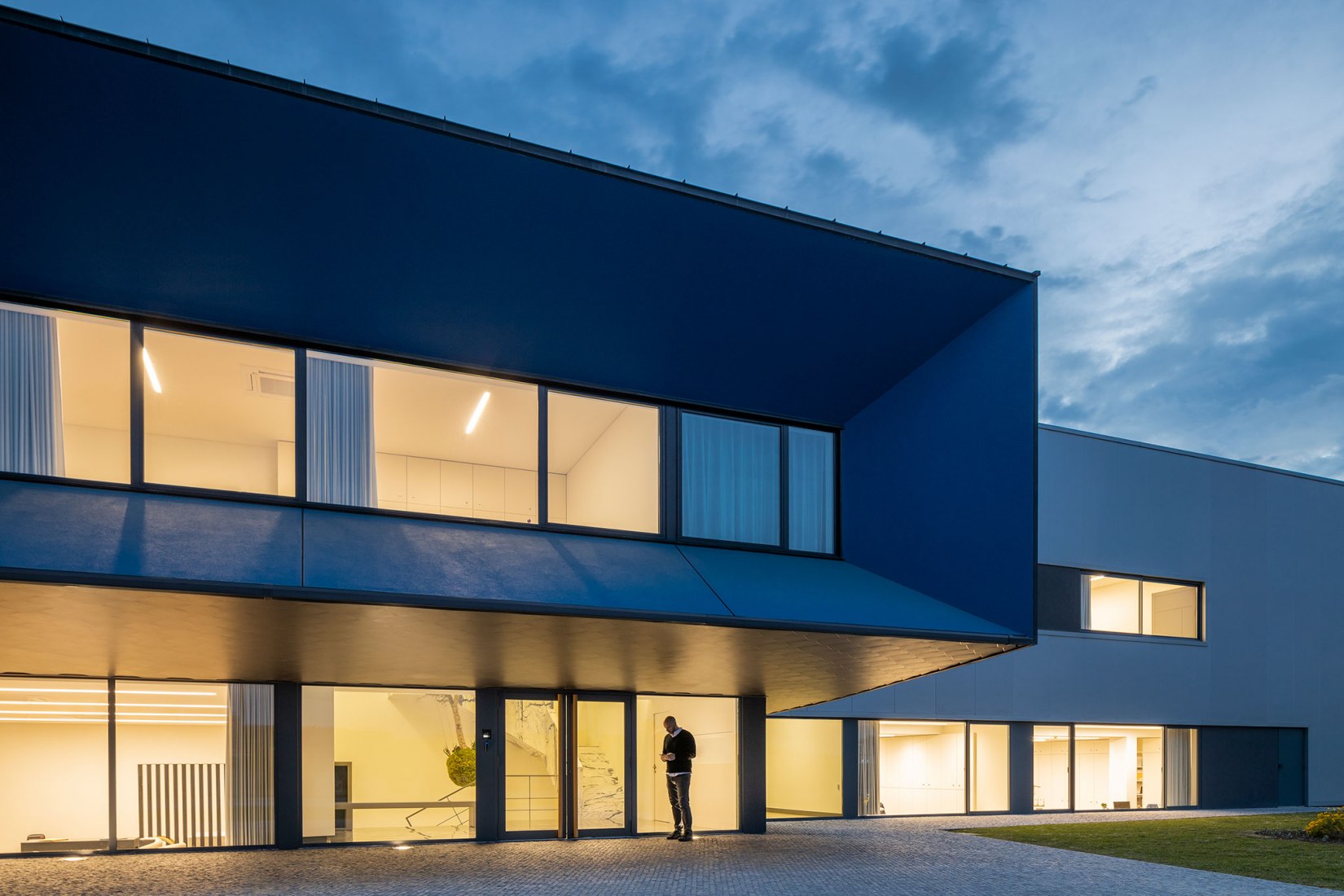 Unidade Industrial Duvalli by 3.14 Arquitectura. Photograph by Ivo Tavares Studio.