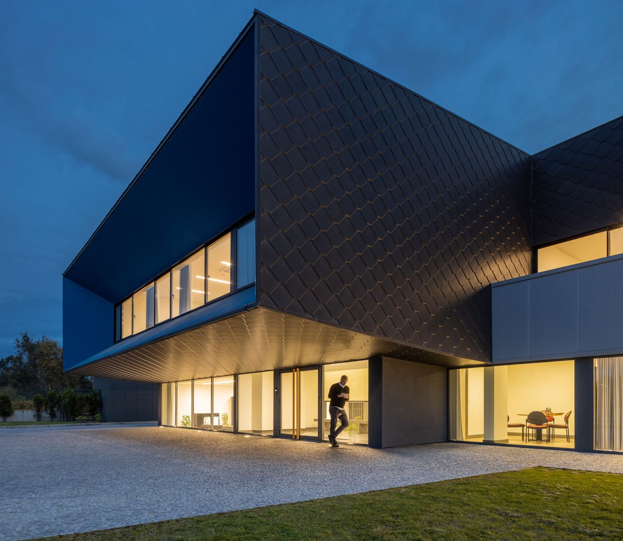 Unidade Industrial Duvalli by 3.14 Arquitectura. Photograph by Ivo Tavares Studio.