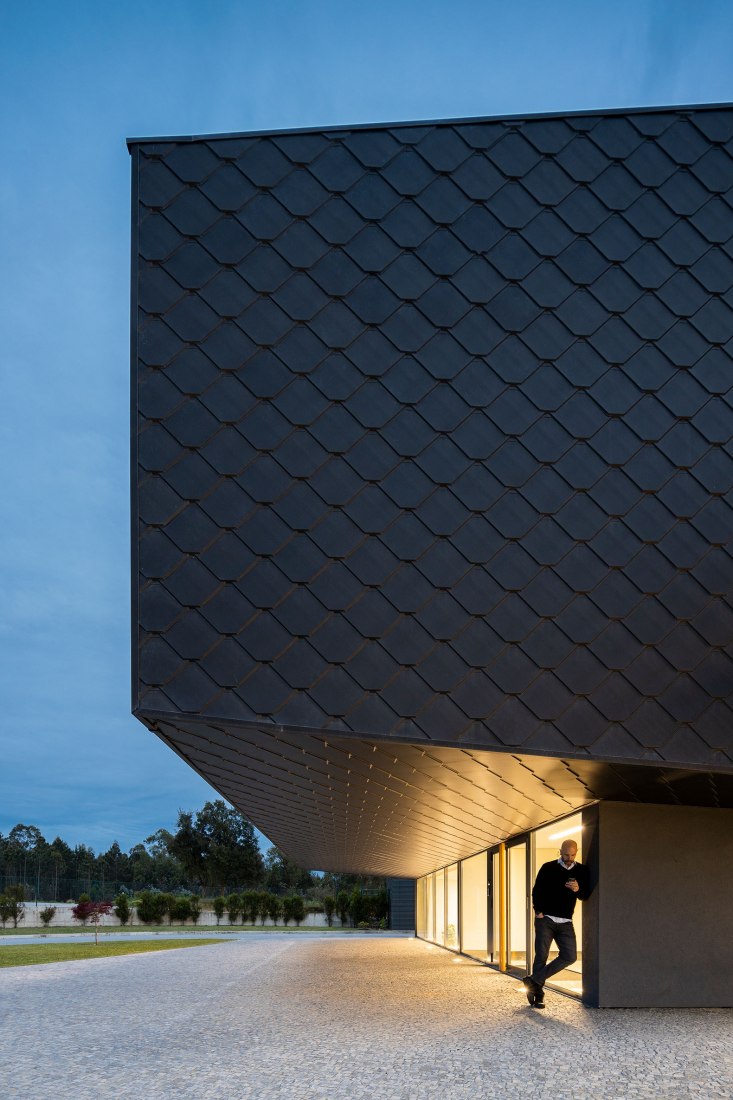 Unidade Industrial Duvalli by 3.14 Arquitectura. Photograph by Ivo Tavares Studio.